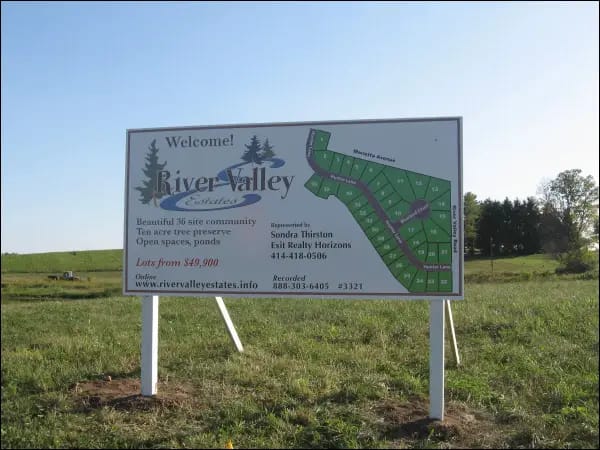 Custom Vinyl Graphics, Banners, & Large Format Printing in Milwaukee
