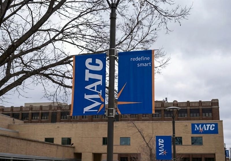 Milwaukee Signs Your Sign Company in Oak Creek, WI