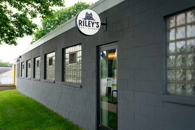 Roman Electric Co., Inc | Riley’s Bar + Burger